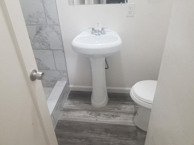 560 N F Street, Tulare, CA 93274