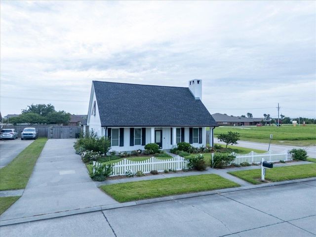 207 Woodwind Dr, Houma, LA 70360