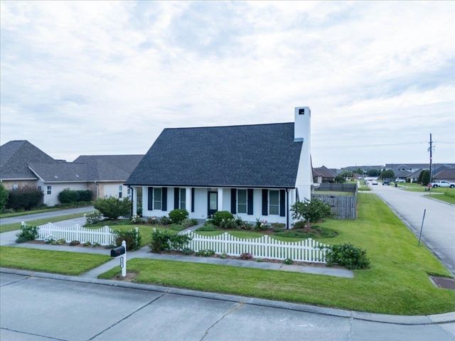 207 Woodwind Dr, Houma, LA 70360