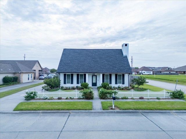 207 Woodwind Dr, Houma, LA 70360