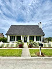 207 Woodwind Dr, Houma, LA 70360