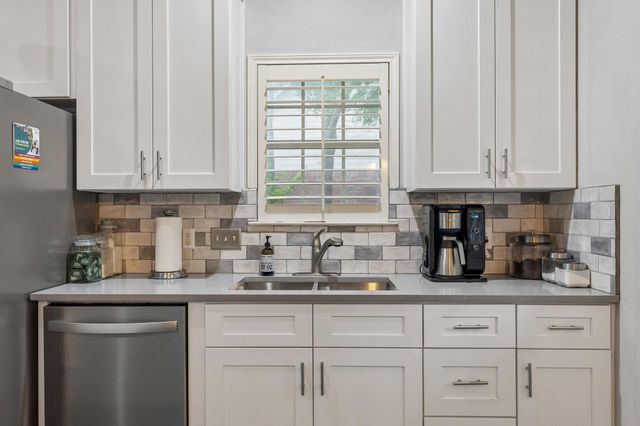 6804 Robert Dixon DR, Austin, TX 78749