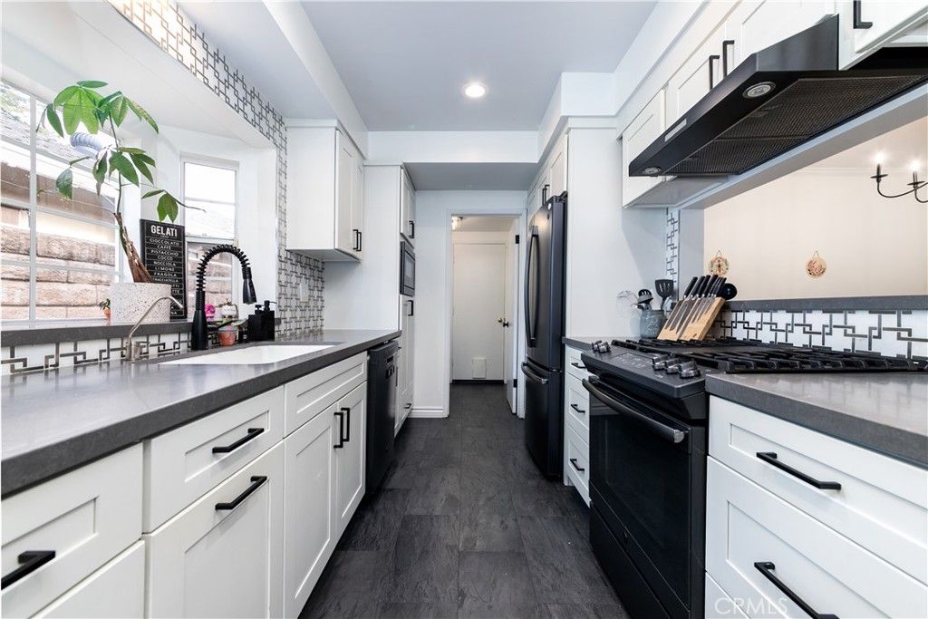 Image 11 of property listing at 10037 Sunnybrae Avenue, Chatsworth, CA 91311