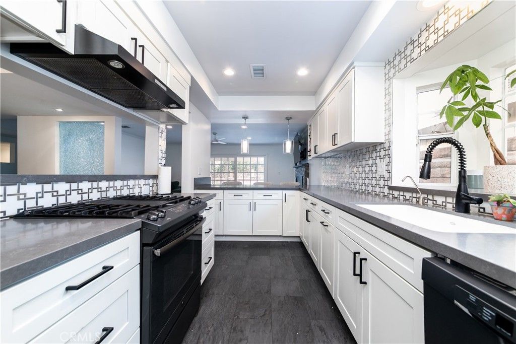 Image 12 of property listing at 10037 Sunnybrae Avenue, Chatsworth, CA 91311