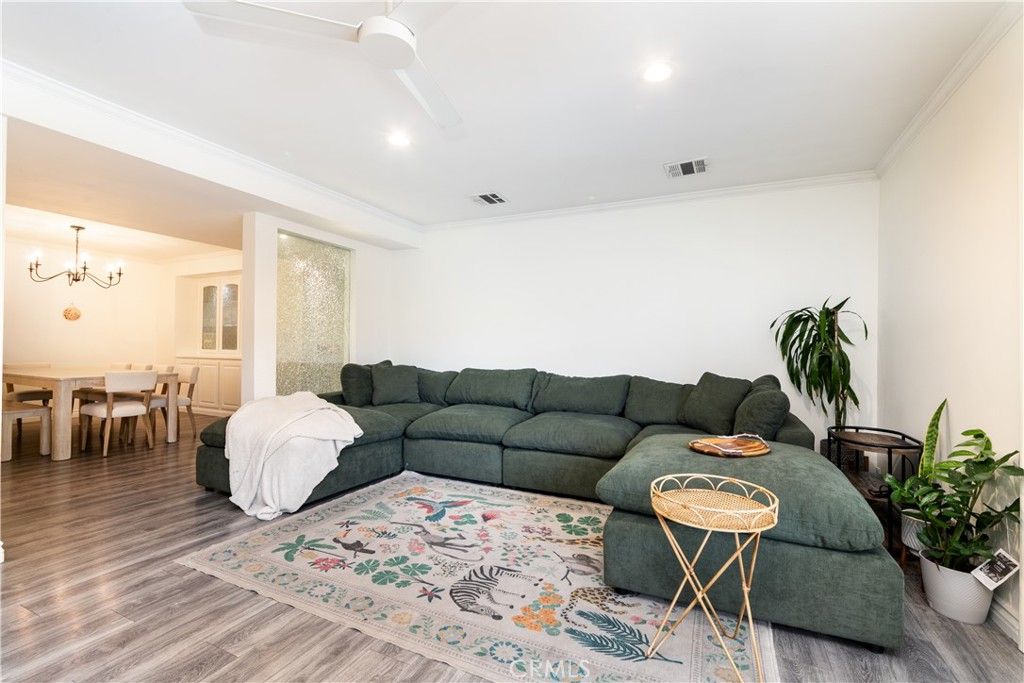 Image 13 of property listing at 10037 Sunnybrae Avenue, Chatsworth, CA 91311