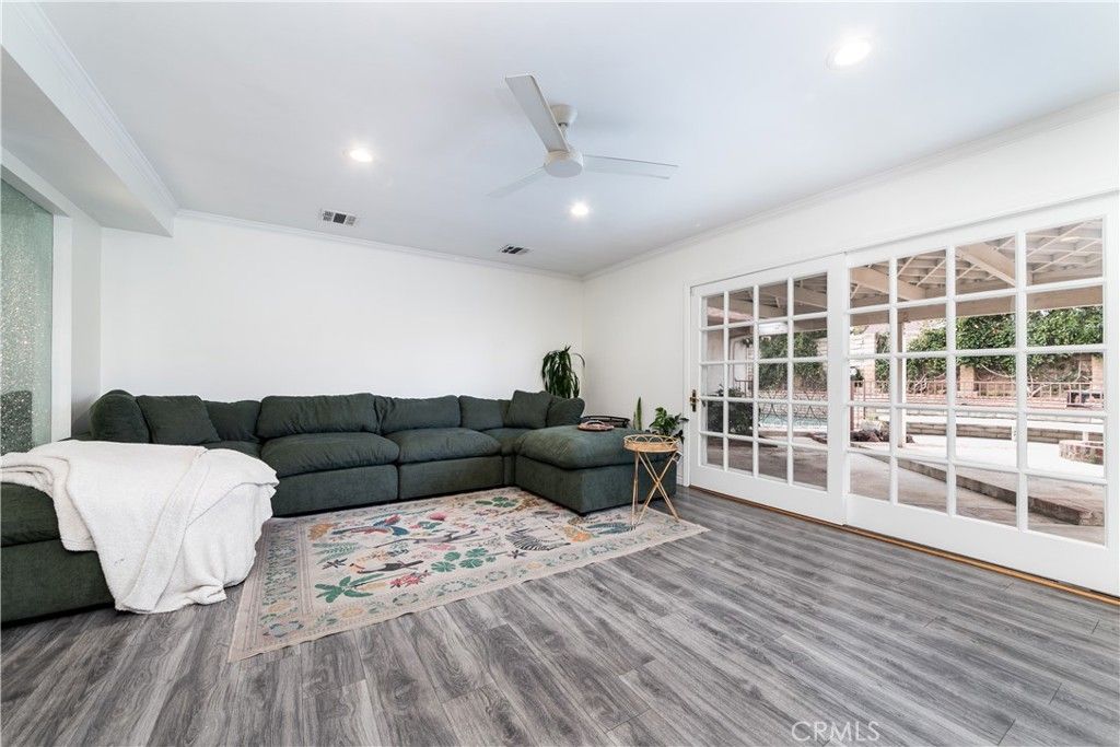 Image 14 of property listing at 10037 Sunnybrae Avenue, Chatsworth, CA 91311