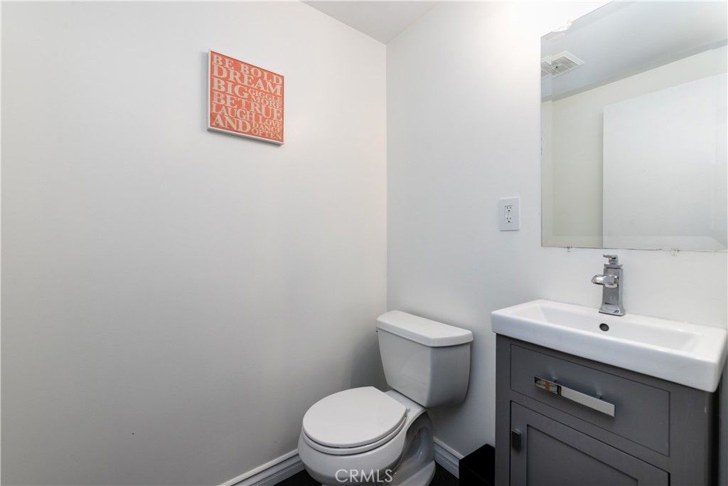 Image 16 of property listing at 10037 Sunnybrae Avenue, Chatsworth, CA 91311