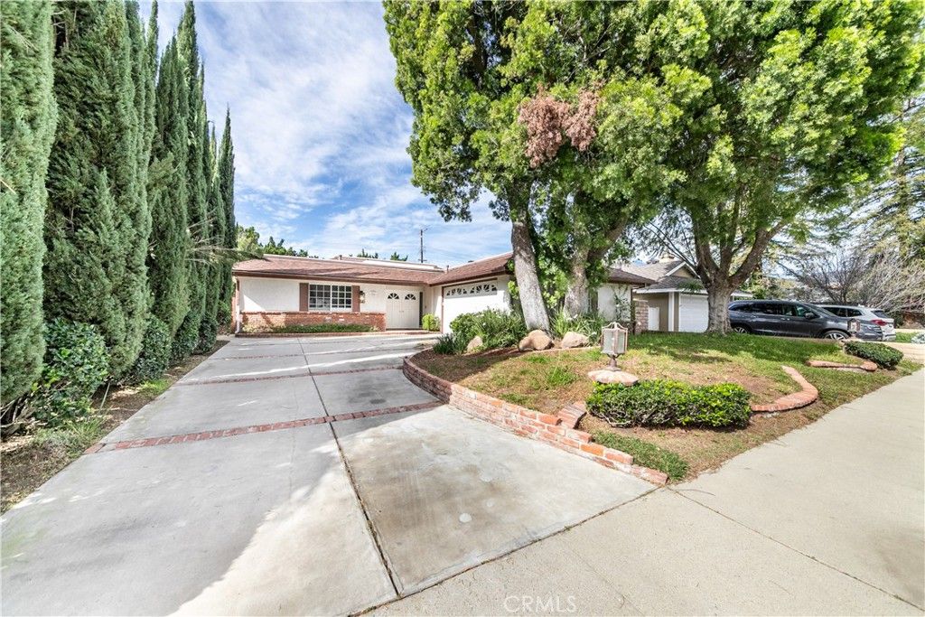 Image 2 of property listing at 10037 Sunnybrae Avenue, Chatsworth, CA 91311