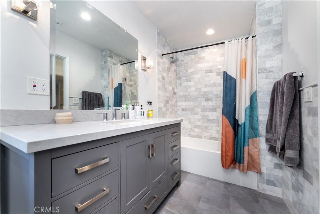 Image 20 of property listing at 10037 Sunnybrae Avenue, Chatsworth, CA 91311