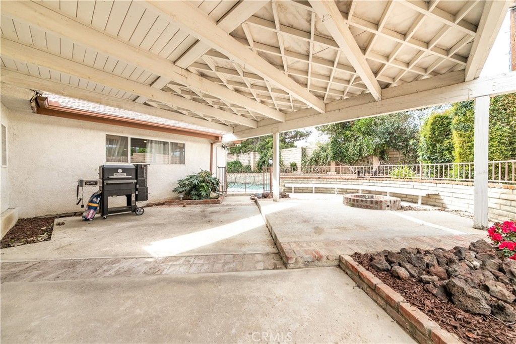 Image 25 of property listing at 10037 Sunnybrae Avenue, Chatsworth, CA 91311