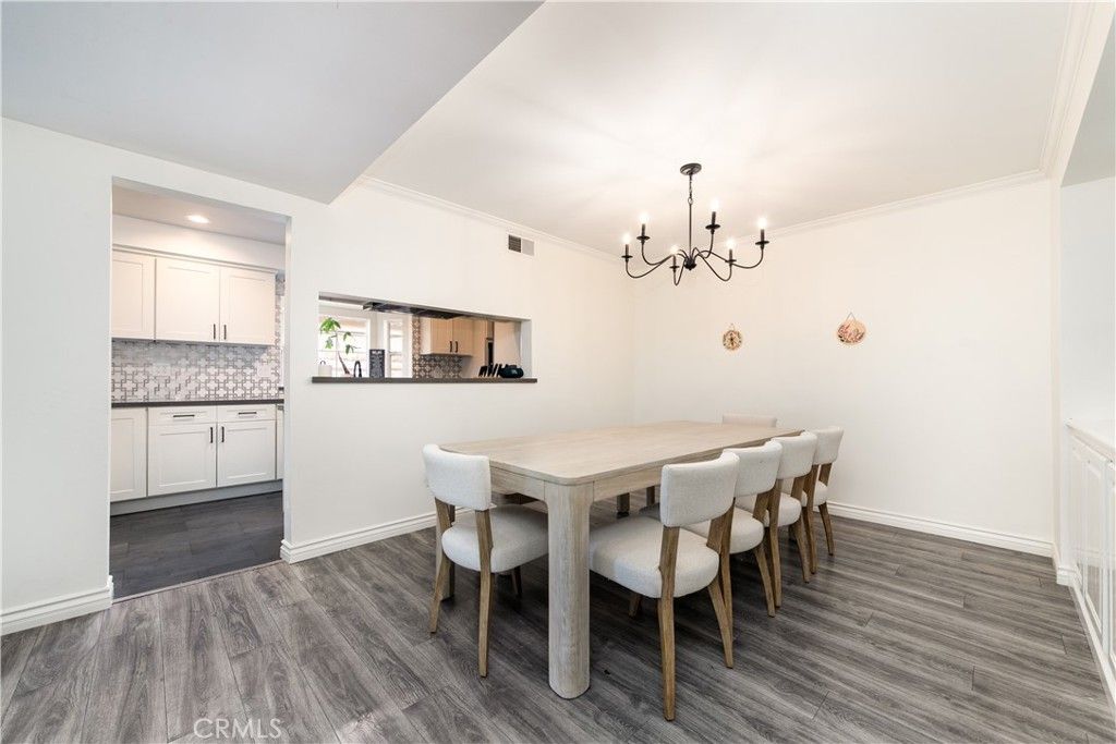 Image 7 of property listing at 10037 Sunnybrae Avenue, Chatsworth, CA 91311