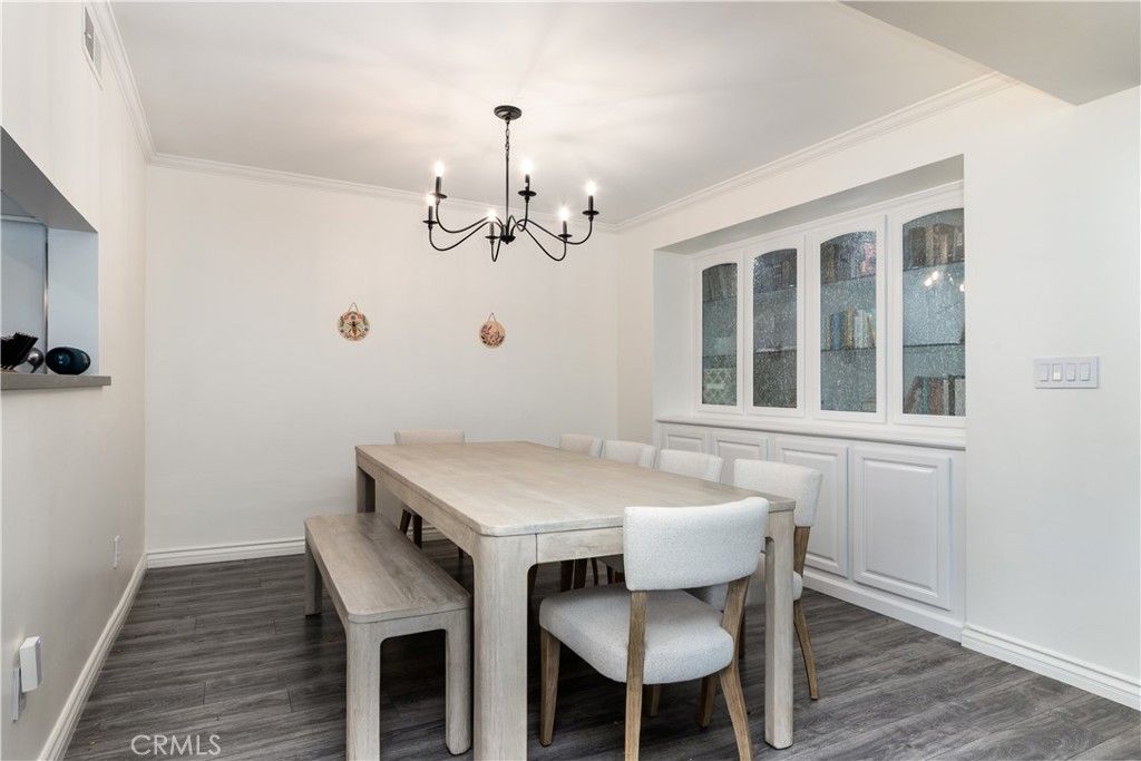 Image 8 of property listing at 10037 Sunnybrae Avenue, Chatsworth, CA 91311