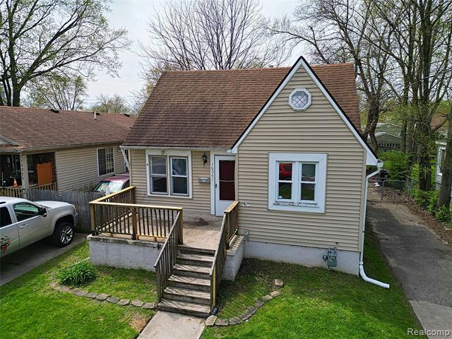 19361 Wakenden, Redford, MI 48240