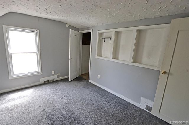 19361 Wakenden, Redford, MI 48240