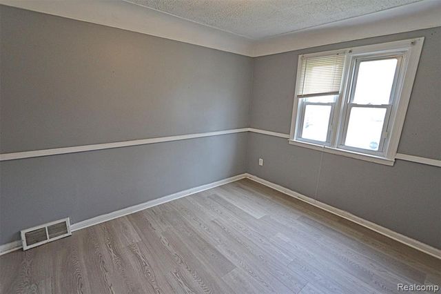 19361 Wakenden, Redford, MI 48240