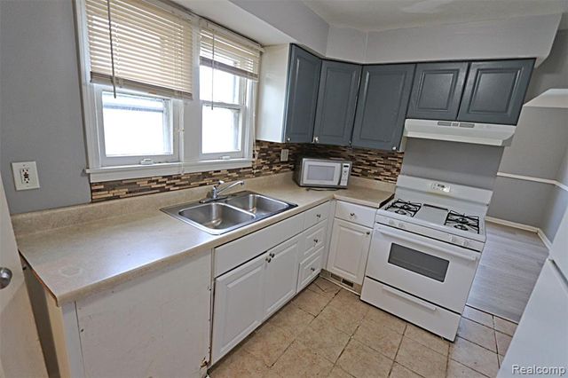 19361 Wakenden, Redford, MI 48240