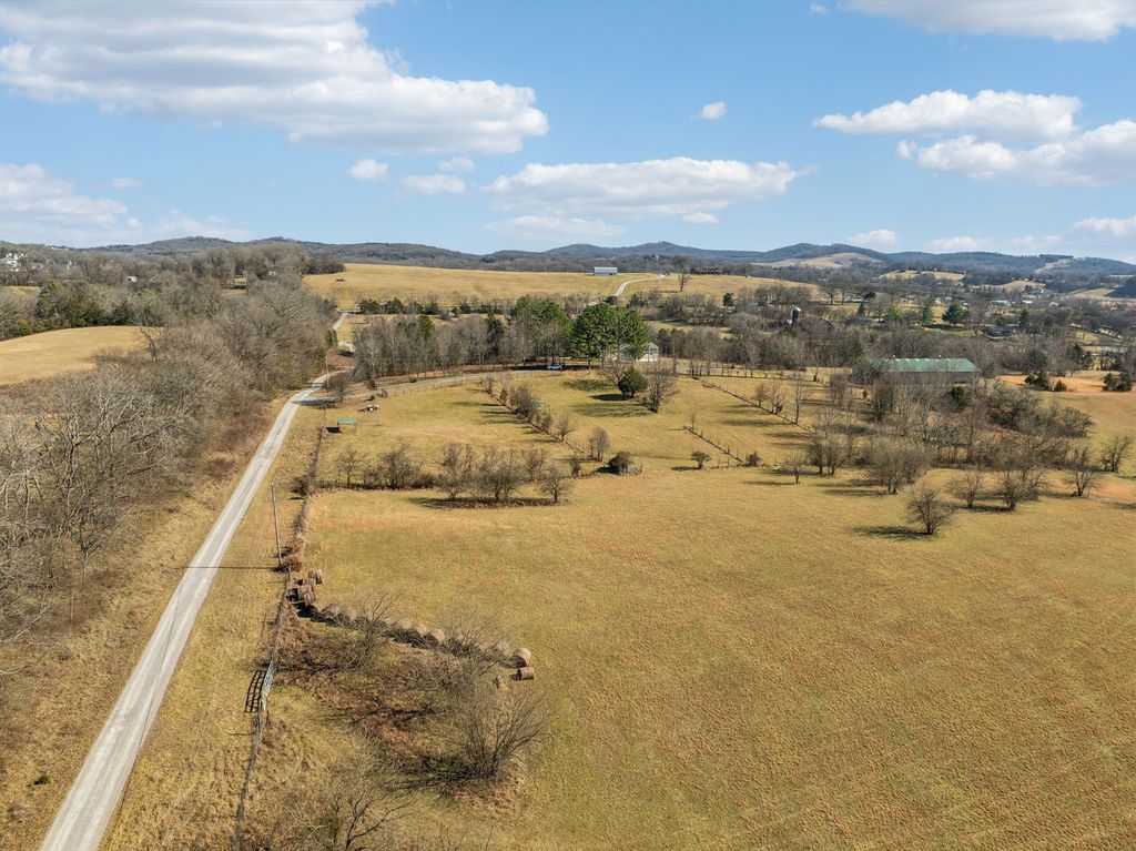8009 Palmore Hollow Pvt Ln, Nolensville, TN 37135
