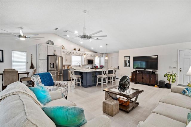 6751 SE Lillian Court, Stuart, FL 34997