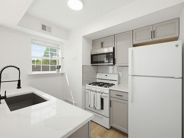 7801 Shoal Creek Blvd BLVD 137, Austin, TX 78757