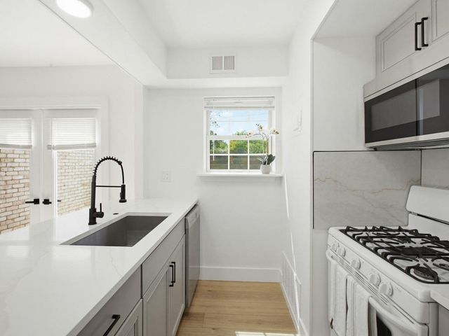 7801 Shoal Creek Blvd BLVD 137, Austin, TX 78757