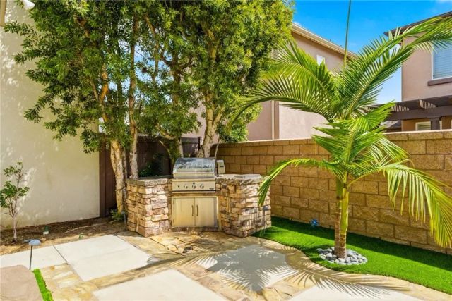 16872 Clovergreen Lane, Huntington Beach, CA 92649