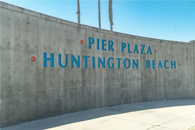 16872 Clovergreen Lane, Huntington Beach, CA 92649