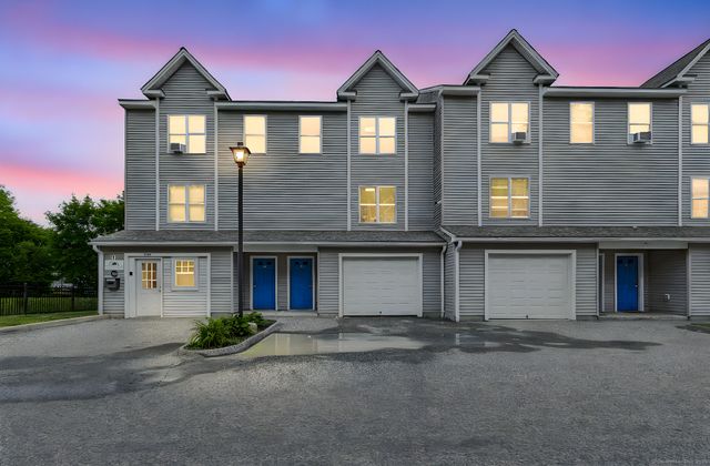 62 Chestnut St Extension 10, Danbury, CT 06810