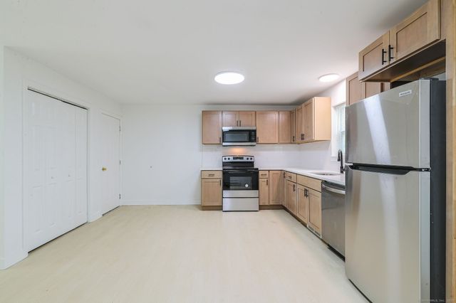 62 Chestnut St Extension 10, Danbury, CT 06810