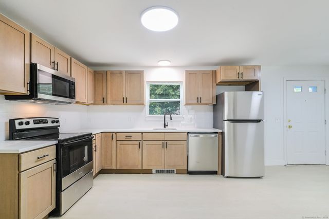 62 Chestnut St Extension 10, Danbury, CT 06810