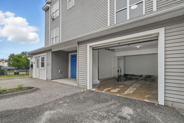 62 Chestnut St Extension 10, Danbury, CT 06810