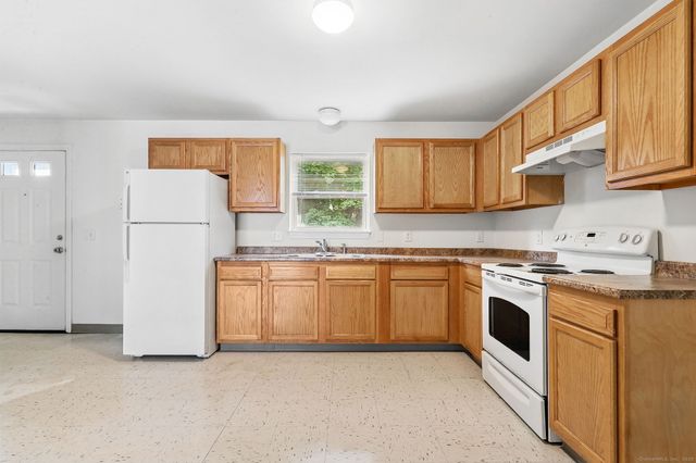 62 Chestnut St Extension 10, Danbury, CT 06810