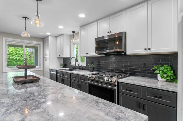 438 Valleyview Dr, O'hara, PA 15215