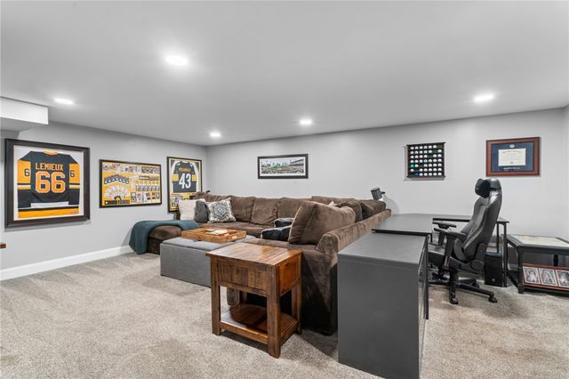 438 Valleyview Dr, O'hara, PA 15215