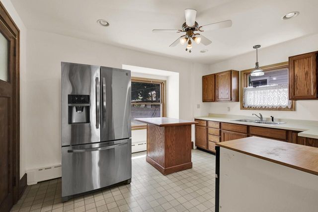 2762 S Linebarger TERRACE, Milwaukee, WI 53207