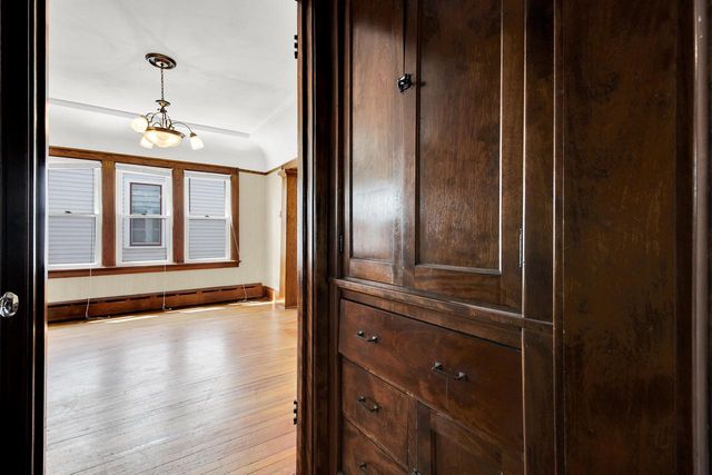 2762 S Linebarger TERRACE, Milwaukee, WI 53207