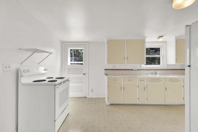 2762 S Linebarger TERRACE, Milwaukee, WI 53207