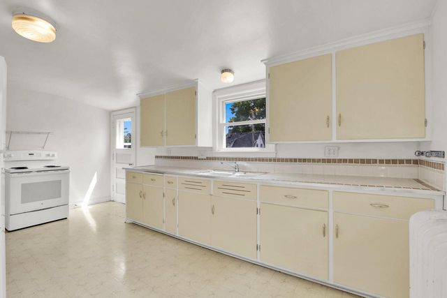 2762 S Linebarger TERRACE, Milwaukee, WI 53207