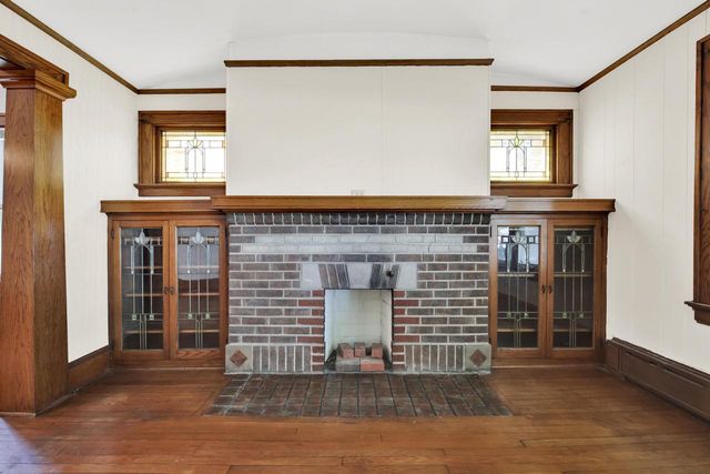 2762 S Linebarger TERRACE, Milwaukee, WI 53207