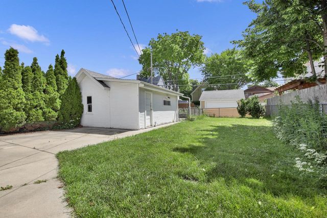 2762 S Linebarger TERRACE, Milwaukee, WI 53207
