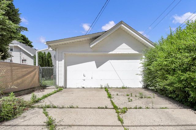 2762 S Linebarger TERRACE, Milwaukee, WI 53207