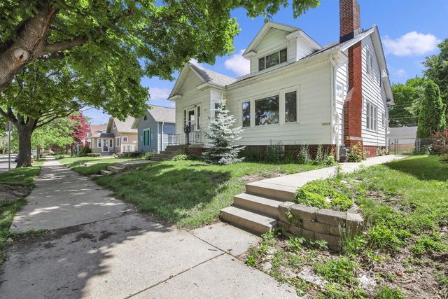 2762 S Linebarger TERRACE, Milwaukee, WI 53207