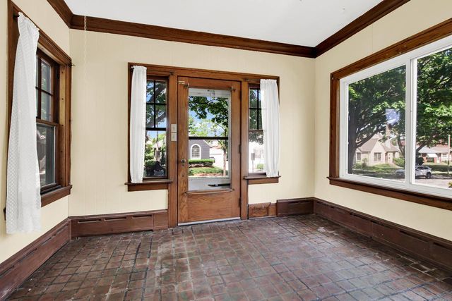 2762 S Linebarger TERRACE, Milwaukee, WI 53207