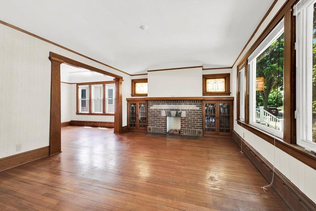 2762 S Linebarger TERRACE, Milwaukee, WI 53207