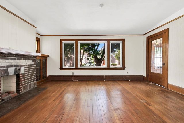 2762 S Linebarger TERRACE, Milwaukee, WI 53207