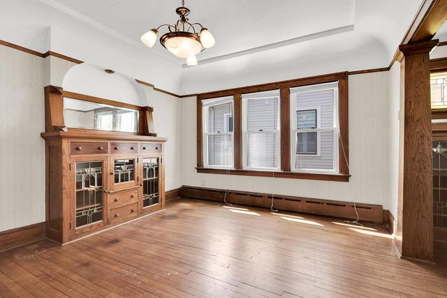 2762 S Linebarger TERRACE, Milwaukee, WI 53207