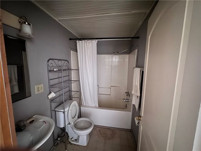 21188 S Cheyenne Road, Yucca, AZ 86438