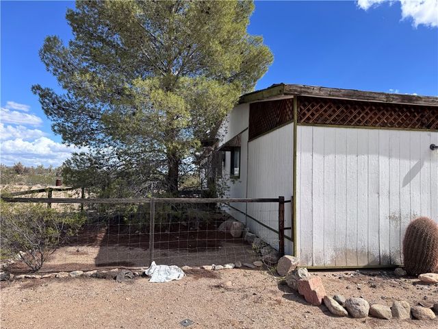21188 S Cheyenne Road, Yucca, AZ 86438