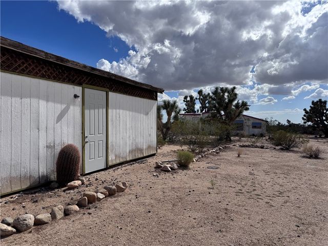 21188 S Cheyenne Road, Yucca, AZ 86438