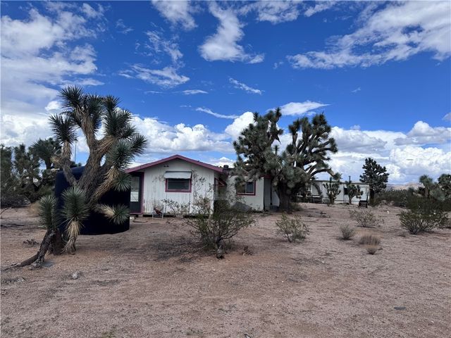 21188 S Cheyenne Road, Yucca, AZ 86438