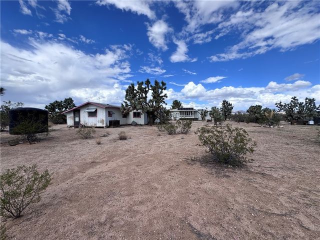 21188 S Cheyenne Road, Yucca, AZ 86438
